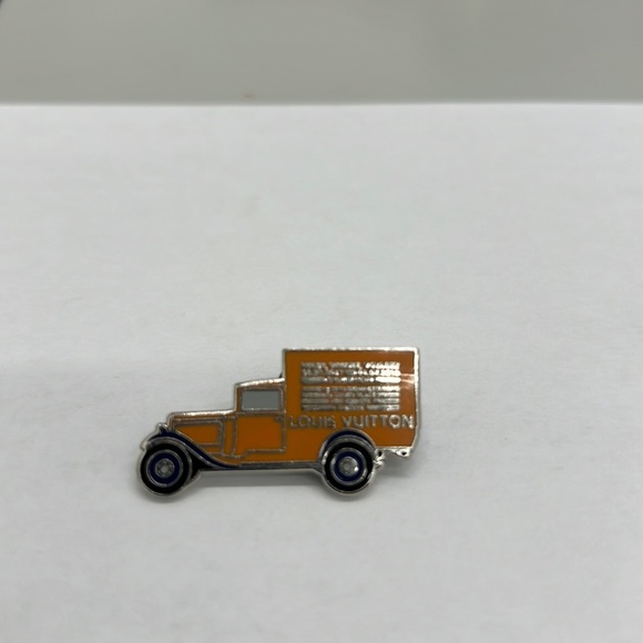 Collectors 2017 LV Pin